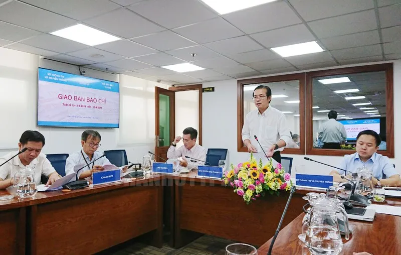 Thành ủy viên, Phó trưởng Ban Tuyên giáo Thành ủy TPHCM Lê Văn Minh triển khai Công văn của Thành ủy TPHCM tại buổi Giao ban báo chí ngày 20/9
