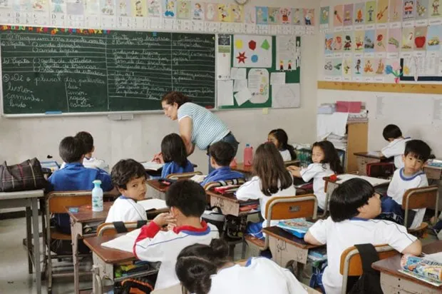 Trẻ em Brazil tham dự một lớp học dành cho người Brazil, ở Ogaki, tỉnh Gifu