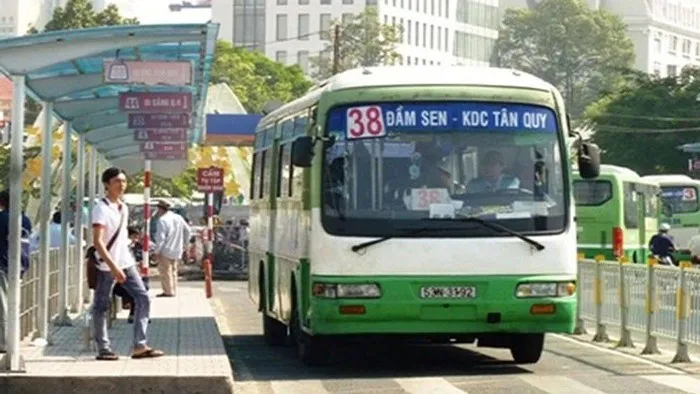 Xe buýt thành phố quyết vượt qua khó khăn đem đến tiện lợi cho hành khách