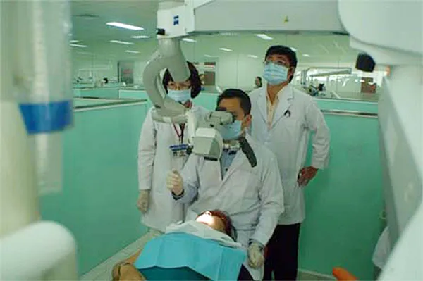 Du khách nước ngoài, đến Việt Nam, chữa bệnh