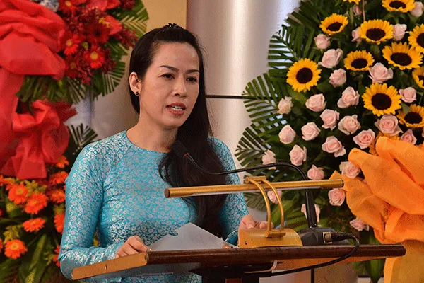 Chị Phan Thị Bích Hường, chủ nhiệm Nhà Văn hóa Phụ nữ TPHCM phát biểu buổi triển lãm.
