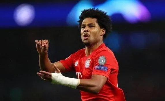 Serge Gnabry ghi 4 bàn cho Bayern trước Tottenham