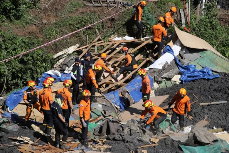 Bão Mitag quét qua lãnh thổ Hàn Quốc, 6 người thiệt mạng