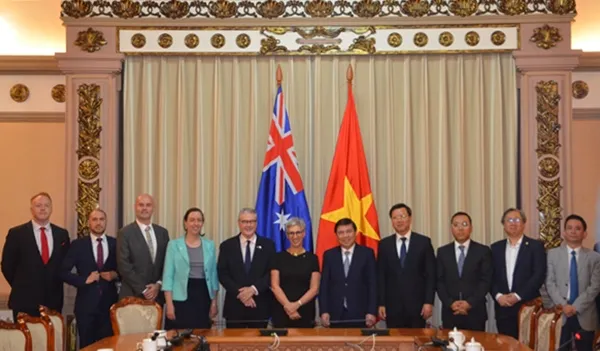 Chủ tịch UBND TPHCM Nguyễn Thành Phong tiếp Thống đốc bang Victoria, Úc