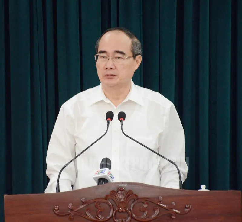 Ủy viên Bộ Chính trị, Bí thư Thành ủy TPHCM Nguyễn Thiện Nhân chủ trì hội nghị.