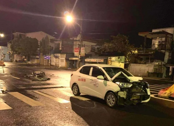 Tin tức tai nạn giao thông hôm nay 5/10/2019: Xe máy đối đầu xe ôtô, một trung uý công an tử vong