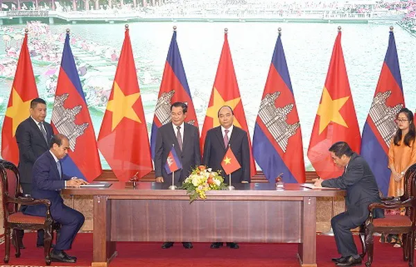 Thủ tướng Nguyễn Xuân Phúc tiếp đón Thủ tướng Campuchia