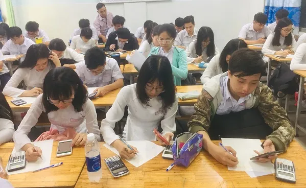 Ngày mai (15/10), trường PTHT Nguyễn Du sẽ triển khai ứng dụng công nghệ thi trực tuyến. 