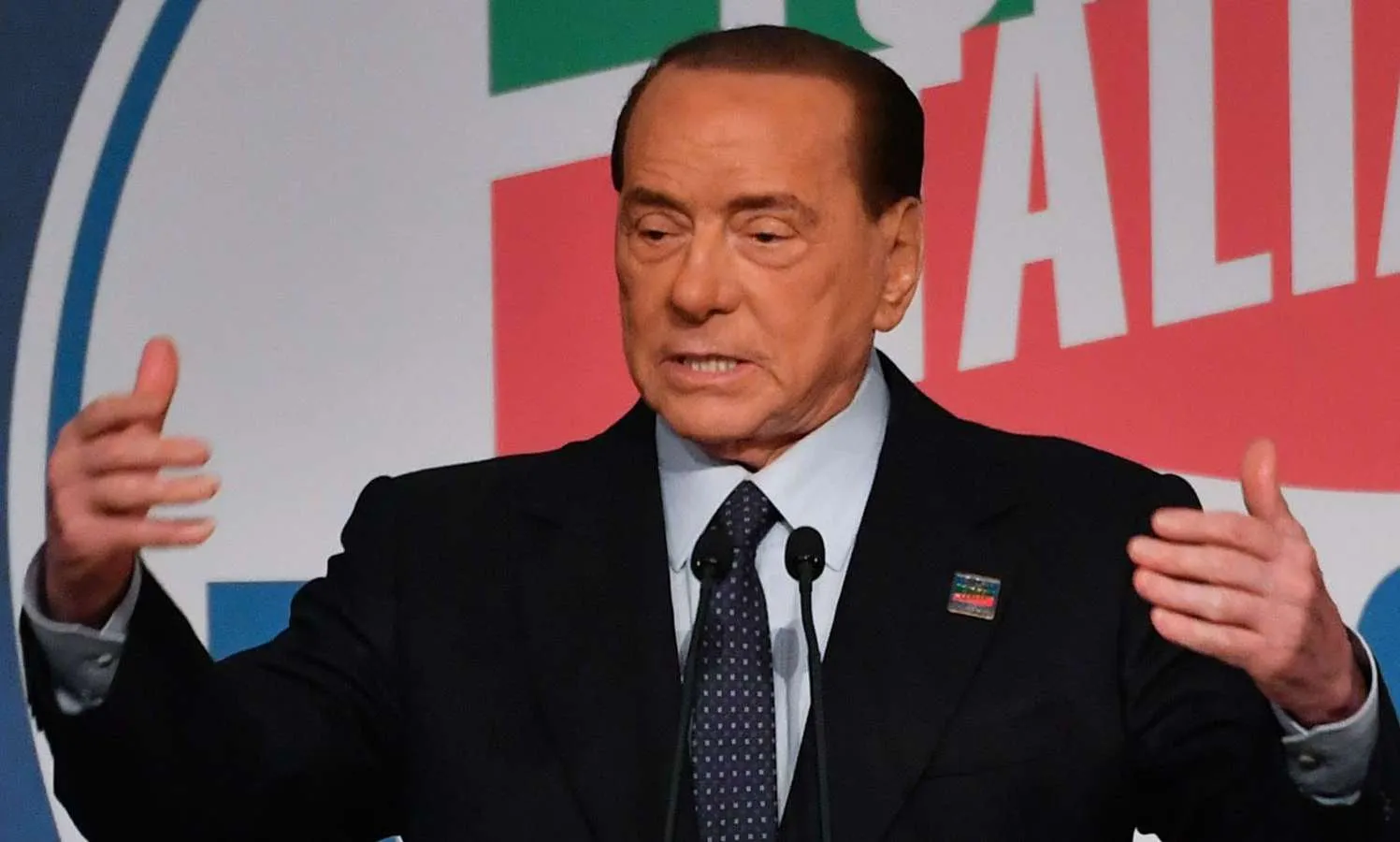 Berlusconi chia sẻ về tình cảnh của Milan