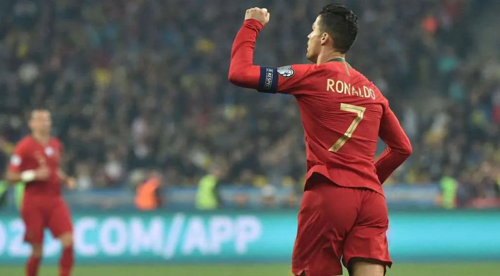 Ronaldo mới cán mốc 700 pha lập công trong sự nghiệp