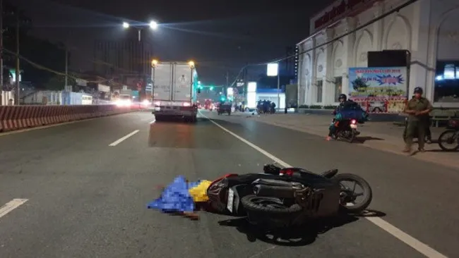 Tin tức tai nạn giao thông hôm nay 24/10/2019: Xe máy va chạm xe tải, 1 người thiệt mạng