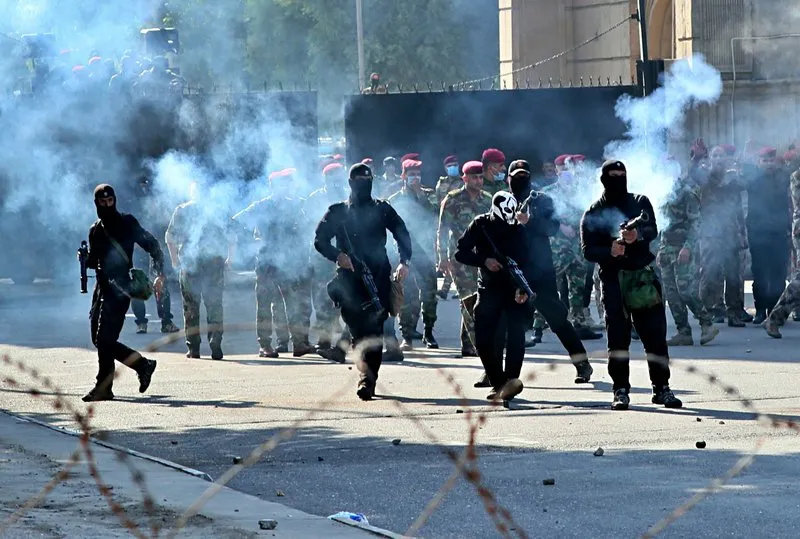 Cảnh sát Iraq bắn chỉ thiên, xịt hơi cay để giải tán đoàn người biểu tình tại Baghdad