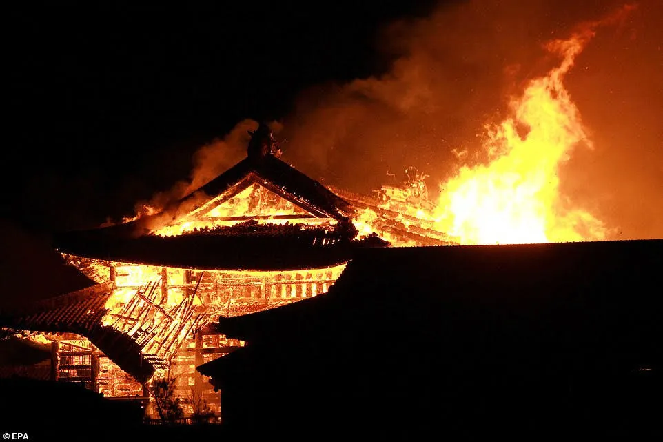 Ngôi đền cổ di sản thế giới tại Nhật Bản hơn 600 tuổi bị lửa thiêu rụi