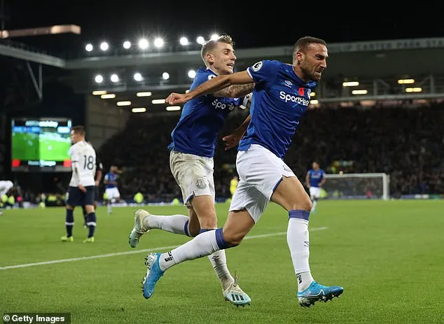 Kết quả Ngoại hạng Anh ngày 4/11: Son nhận thẻ đỏ, Tottenham hòa Everton - Leicester trở lại Top 3