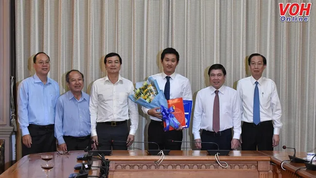 Ông Hứa Quốc Hưng, Phó Chủ tịch UBND quận Tân Bình tham gia Ban Chấp hành, Ban Thường vụ và giữ chức Bí thư Đảng ủy Ban Quản lý các Khu chế xuất - Công nghiệp TP