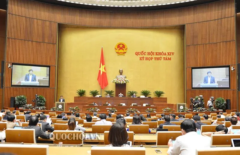  Quốc hội nghe Tổng Thư ký Quốc hội Nguyễn Hạnh Phúc báo cáo về vụ 39 nạn nhân tử vong ở Anh.
