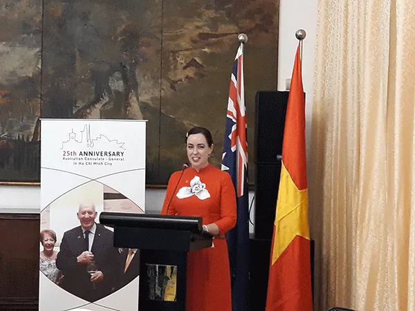 Bà Julianne Cowley-Tổng lãnh sự Úc phát biểu tại buổi lễ
