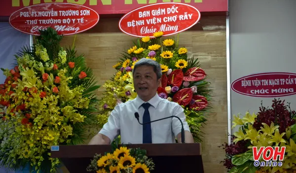 Phó Giáo sư - Tiến sĩ Nguyễn Trường Sơn, Thứ trưởng Bộ Y tế phát biểu khai mạc tại Hội nghị tim mạch lần 1 của Bệnh viện Chợ Rẫy