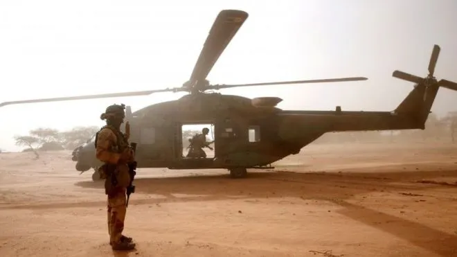 Hai trực thăng đâm nhau, 13 binh sĩ Pháp thiệt mạng