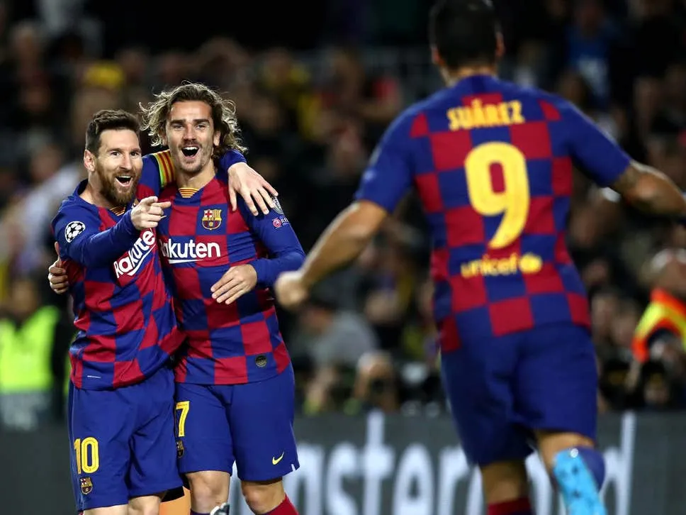 Siêu sao Messi tiếp tục toả sáng giúp Barcelona bay cao.