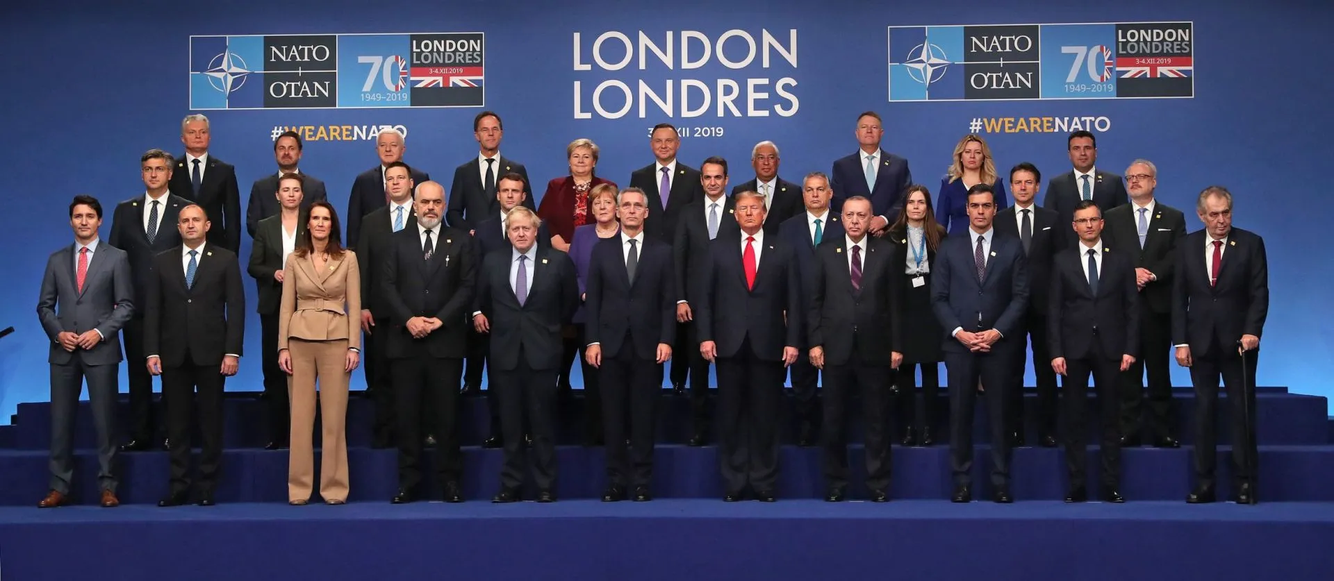 Lãnh đạo 29 nước thành viên chụp ảnh lưu niệm tại London, Anh nhân 70 năm thành lập NATO.