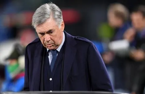 Napoli chính thức sa thải HLV Ancelotti