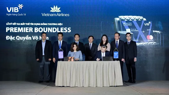 Ra mắt dòng thẻ bay đặc quyền Premier Boundless: Mua vé Vietnam Airlines trả góp 0% lãi suất 1