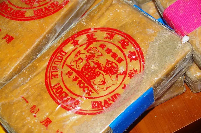 Hàng chục bánh heroin có chữ Trung Quốc trôi vào bờ biển Quảng Nam 