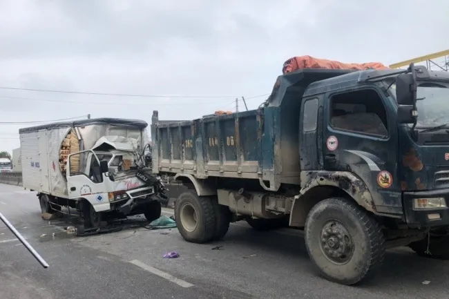 Tin tức tai nạn giao thông hôm nay 27/12/2019: Xe giường nằm rơi xuống vực, 7 người bị thương