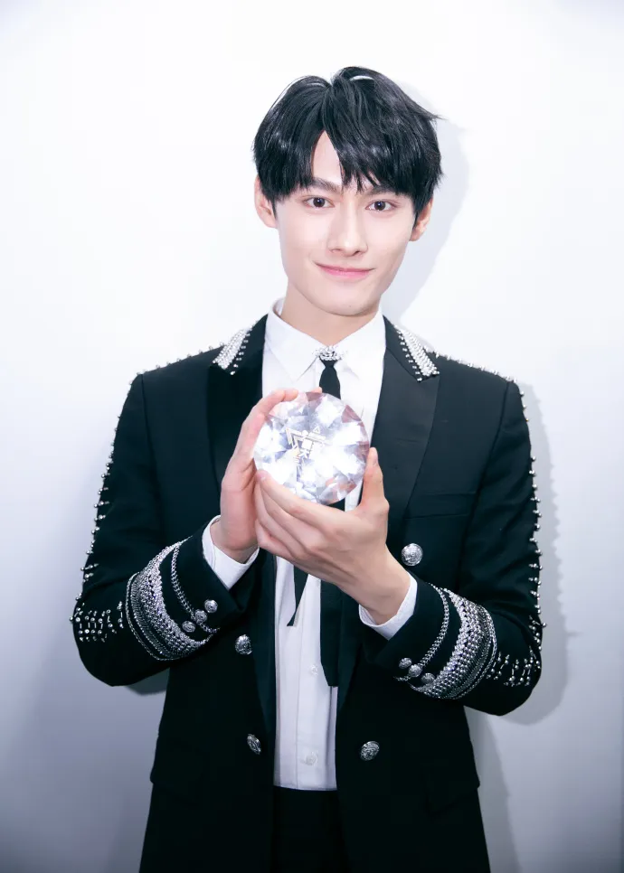VOH-Tencent-Video-All-Star-Awards-2019-dan-sao-Tran-Tinh-Lenh-25