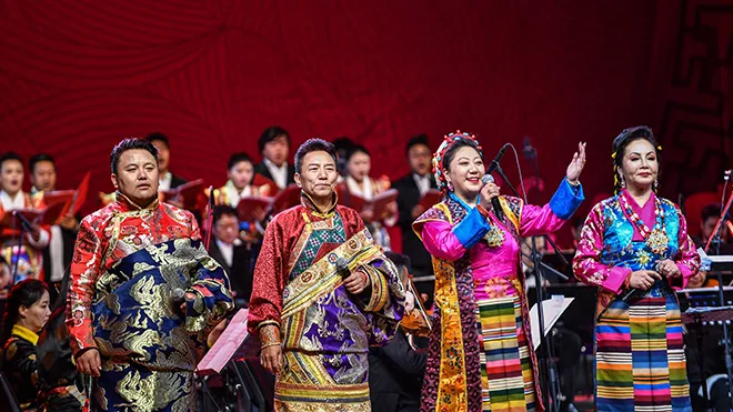 Biểu diễn tại buổi hòa nhạc chào đón Năm mới 2020 tại Lhasa, Khu tự trị Tây Tạng, Trung Quốc, ngày 29/12.