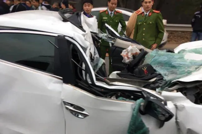 Tin tức tai nạn giao thông hôm nay 3/1/2020: Tông vào đuôi xe ben, tài xế Mazda tử vong tại chỗ 
