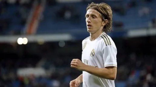 Phía AC Milan tuyên bố không chiêu mộ tiền vệ Luka Modric 