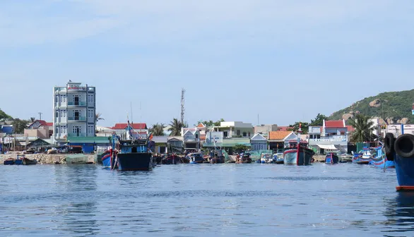Đảo Bình Ba trong vịnh Cam Ranh, nơi có vị trí quan trọng về an ninh quốc phòng, bị cấm không được tổ chức các hoạt động du lịch từ nhiều năm qua 