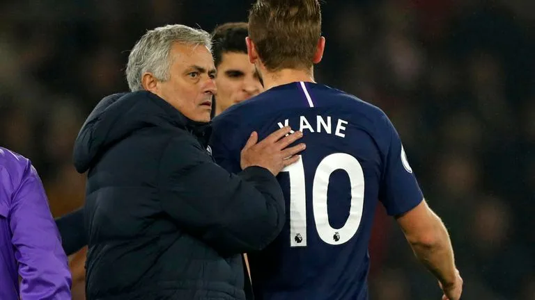 Vắng cây làm bàn chủ lực Harry Kane, Mourinho có bài gì để giành được điểm trước Liverpool.