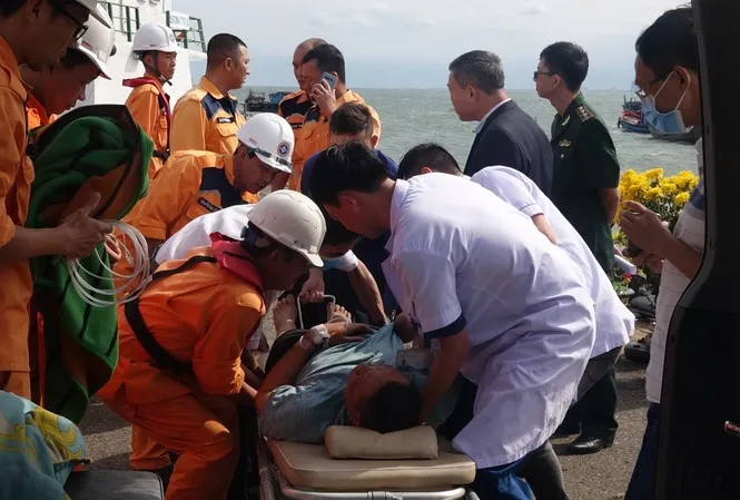 Thuyền viên Chatuporn Arttama bị đột quỵ trên biển được đưa vào bờ cấp cứu ngày 26/1.