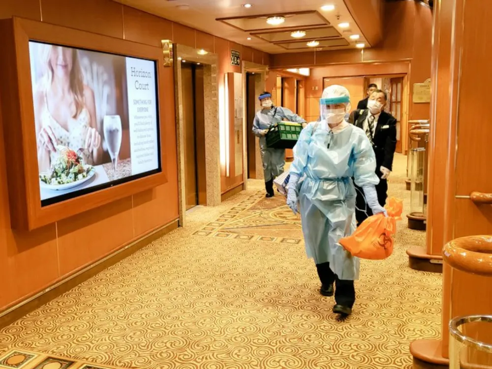 Thêm 60 người dương tính với virus corona trên du thuyền Nhật Bản