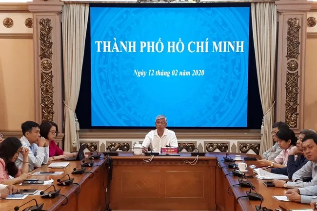 Ông Võ Văn Hoan, Phó Chủ tịch Ủy ban nhân dân Thành phố và các đại biểu tham dự hội nghị tại điểm cầu TPHCM. 