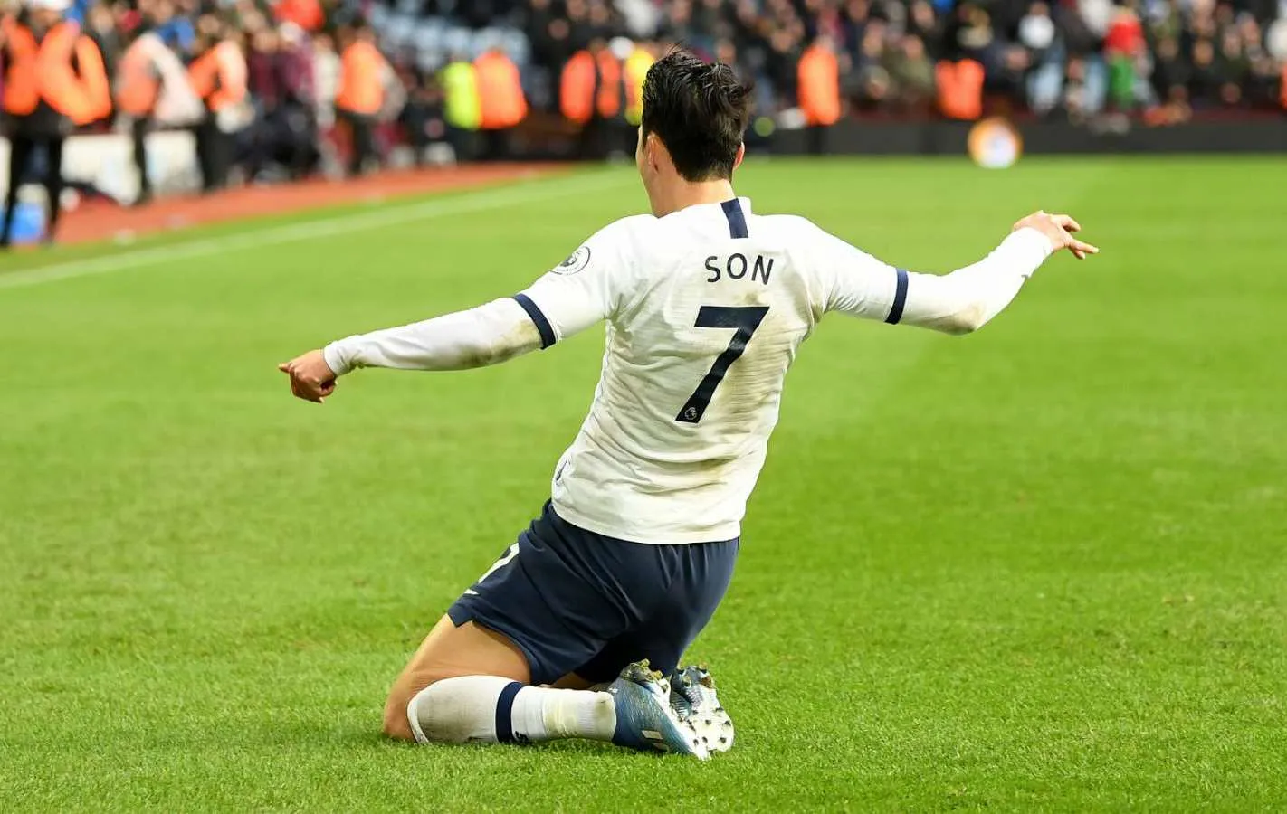 Son lập cú đúp cho Tottenham trước Aston Villa