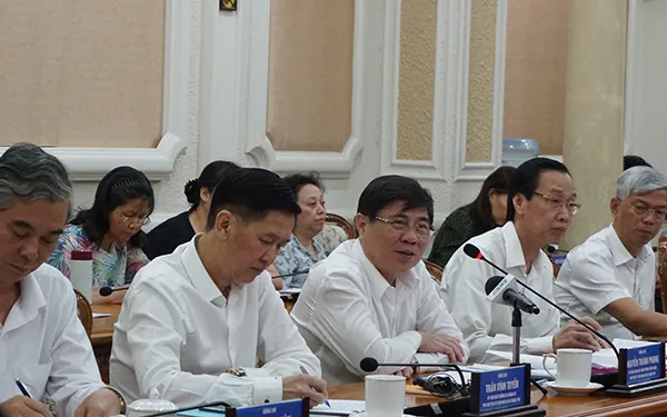 Chủ tịch UBND thành phố Nguyễn Thành Phong chủ trì kỳ họp về tình hình kinh tế, văn  hóa, xã hội tháng 1/2020 sáng 18/2.