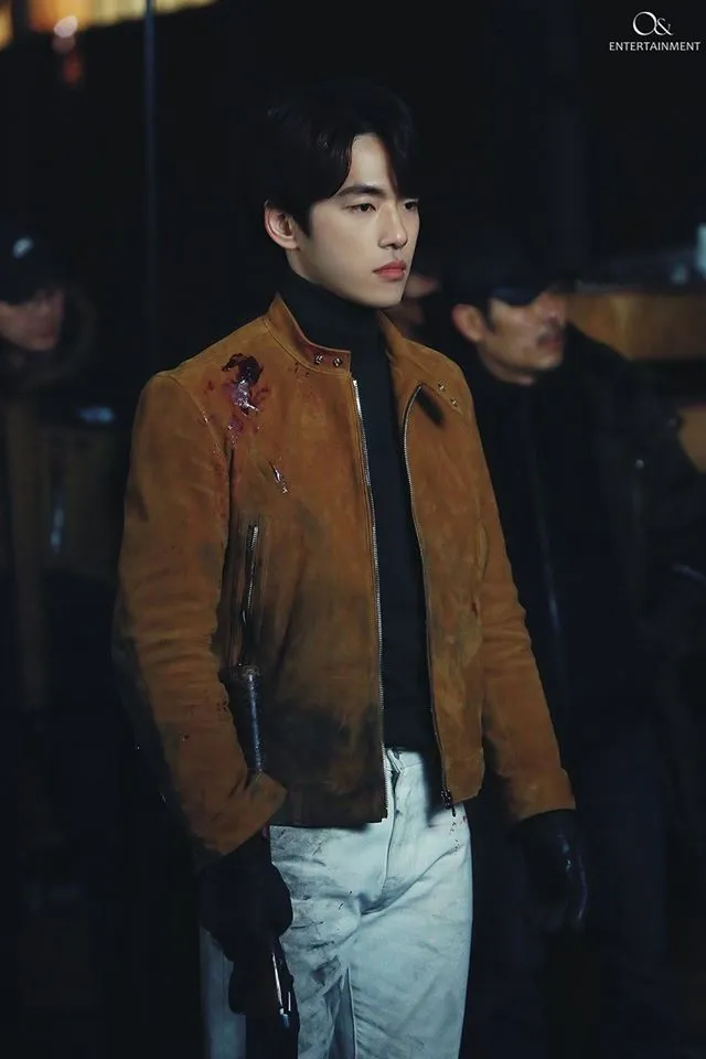 Phát sốt với loạt ảnh cực ngầu của ‘thánh lừa đảo’ Seung Joon trong hậu trường Crash Landing On You 7