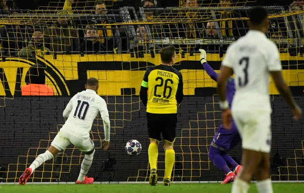 Diễn biến trận Dortmund vs PSG tại Cup C1: Haaland lập cú đúp giúp chủ nhà có được lợi thế