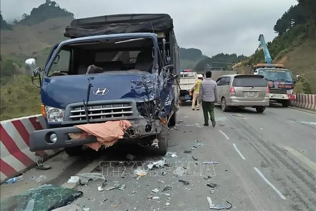 Tin tức tai nạn giao thông ngày 21/2: Tai nạn liên hoàn trên QL6, 4 người bị thương 