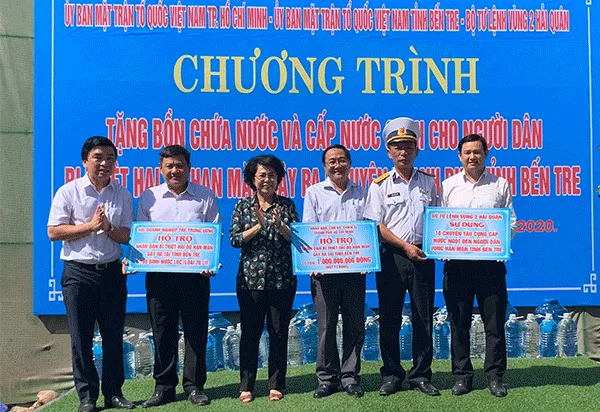 TPHCM tặng 1.000 bồn chứa nước cho hộ nghèo, hộ cận nghèo, gia đình chính tỉnh Bến Tre