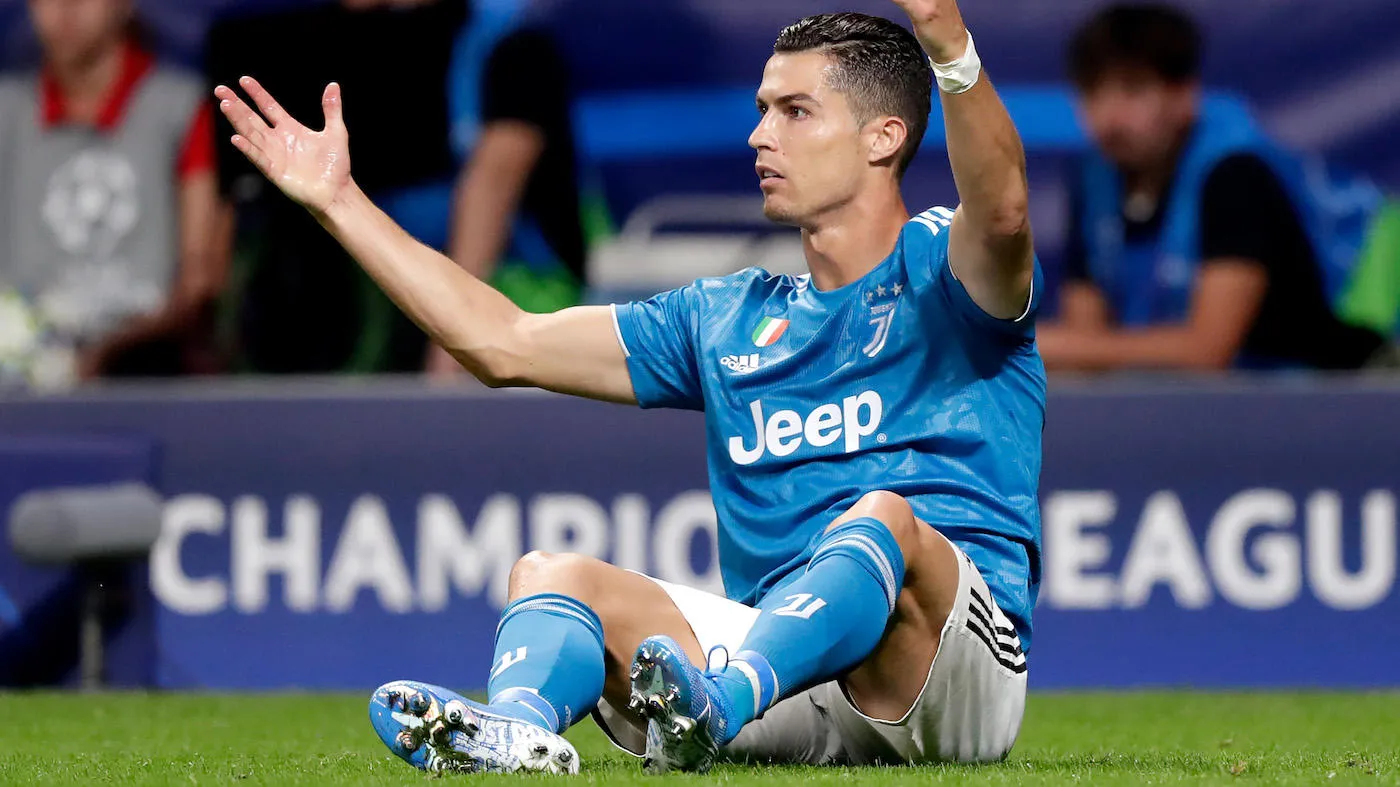 Ronaldo hoàn toàn bất lực trước hàng phòng thủ của Lyon.