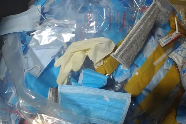 TPHCM: Phát hiện cơ sở thu gom gần 800kg khẩu trang nghi đã qua sử dụng để bán lại 