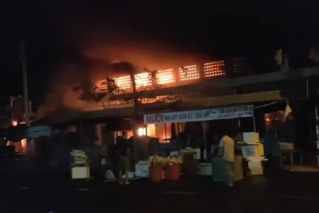 Quảng Nam: Chợ Thanh Quýt chìm trong biển lửa, thiệt hại hàng tỷ đồng 