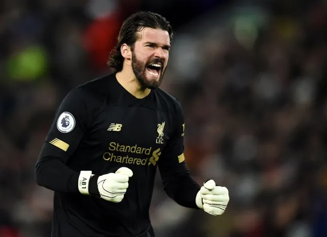 Liverpool vừa phải nhận tổn thất về lực lượng khi Alisson mới dính chấn thương hông