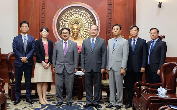 Tổng Lãnh sự Nhật Bản tại TPHCM đã đến chào từ biệt Bí thư Thành uỷ Nguyễn Thiện Nhân nhân kết thúc nhiệm kỳ công tác tại TPHCM.
