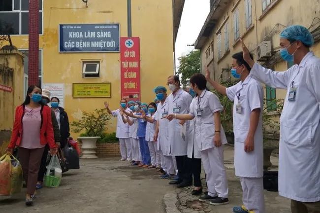 3 nhân viên công ty Trường Sinh mắc COVID-19 điều trị ở Hà Nam khỏi bệnh, Việt Nam có 176 ca khỏi